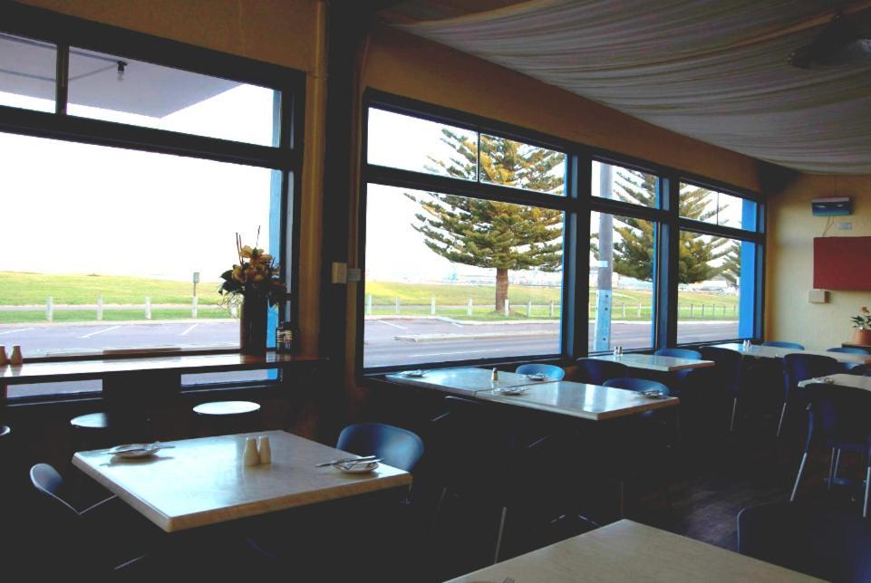 Esperance Beachfront Resort Exterior photo