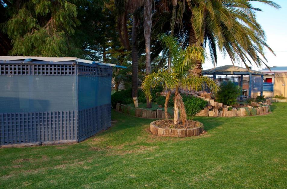 Esperance Beachfront Resort Exterior photo